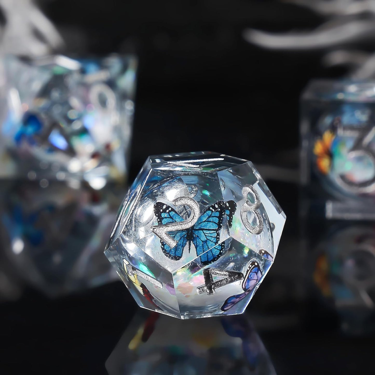 Liquid Core DND Dice Set, 7pcs Sharp Edge Dice for Role Playing Dungeons and Dragons Ttrpg with Gift Box, Handmade Resin D&D Dice RPG Role Playing Games Dice Set(Blue Gold)
