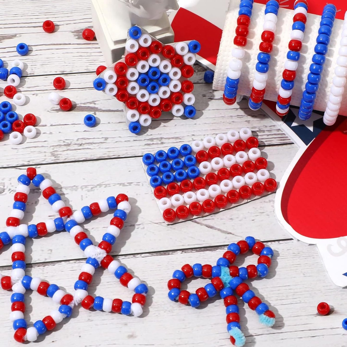 UPINS 1200Pcs Christmas Pony Beads Friendship Plastic Small Hair Beads Red Green White Pony Beads for Necklace Supplies (Christmas)