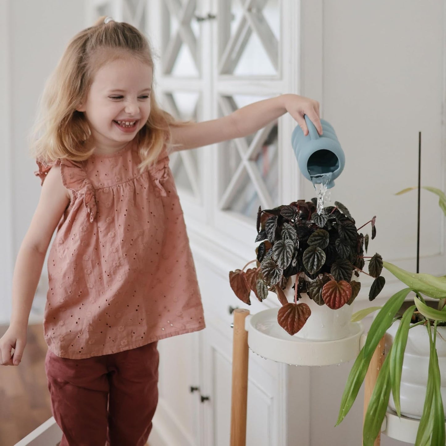 mushie Silicone Watering Can | Bath and Outdoor Play for Toddlers 10 Months+ (Peony)