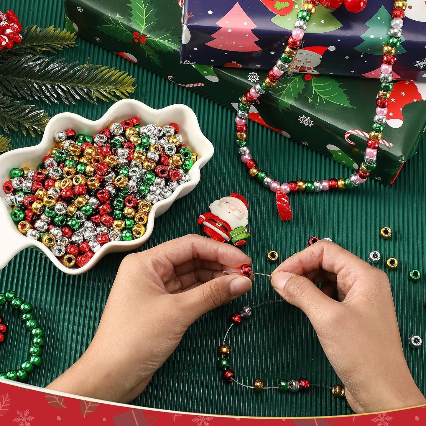 UPINS 1200Pcs Christmas Pony Beads Friendship Plastic Small Hair Beads Red Green White Pony Beads for Necklace Supplies (Christmas)