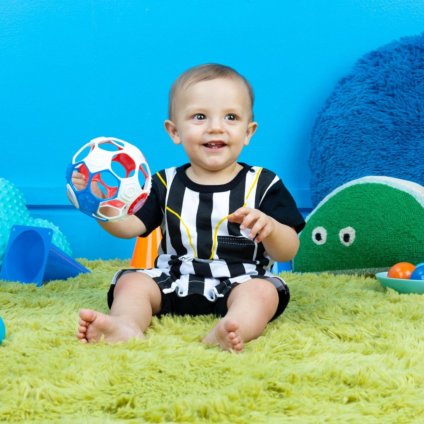Bright Starts Oball Musical Toy, Jingle & Shake Pal, BPA-Free Easy-Grasp Baby Rattle Toy, Ages Newborn+