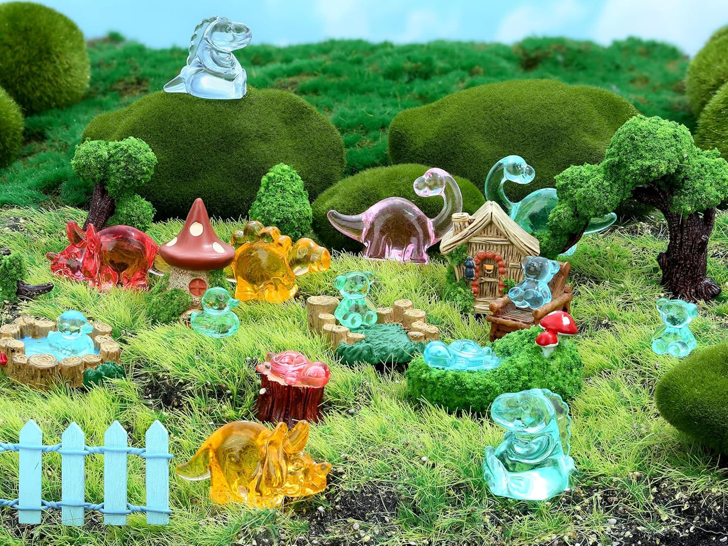 LAIDANLA Mini Resin Bears, Tiny Plastic Animals to Hide Small Bears Bulk for Counting Miniature Landscape Bear Party Favors Gifts Easter Egg Vase Filler Bear Figures Cute Trinkets Desk 200 Pcs