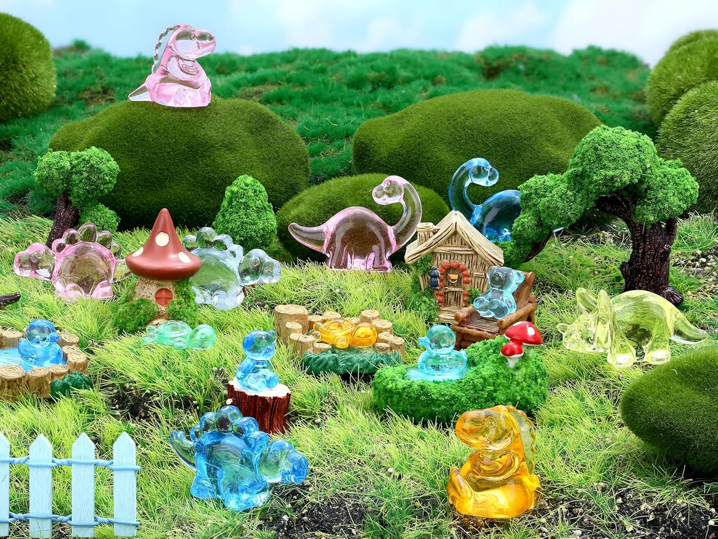 LAIDANLA Mini Resin Bears, Tiny Plastic Animals to Hide Small Bears Bulk for Counting Miniature Landscape Bear Party Favors Gifts Easter Egg Vase Filler Bear Figures Cute Trinkets Desk 200 Pcs